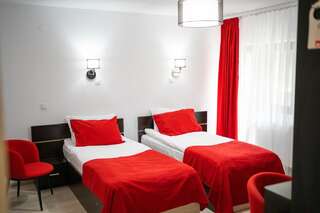 Отель Piscul Negru Hotel - Transfagarasan Cumpăna Двухместный номер с 2 отдельными кроватями и видом на горы-1